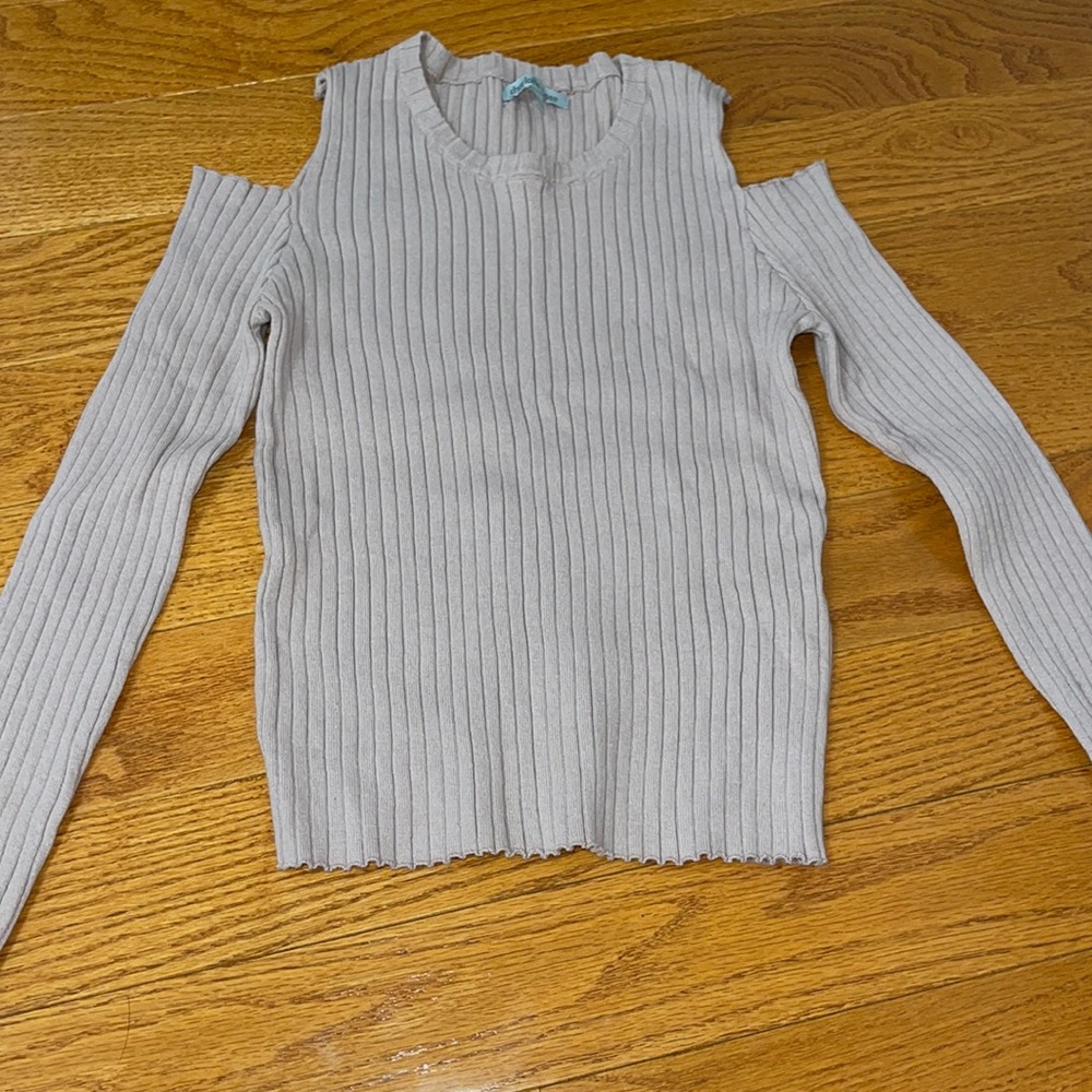 Never worn Off the shoulders long sleeve.